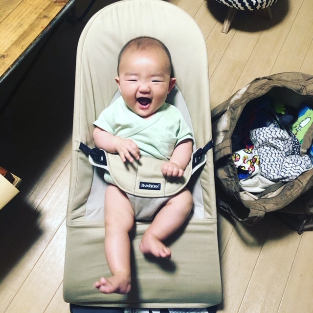 今月で10ヶ月になる三男。お兄ちゃんのときから愛用しているビョルンアイテムに囲まれて育っています♪