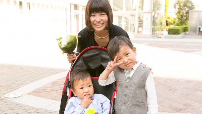 【mama snap!】ママの友人の結婚式帰り、ばっちりキメたかっこいい兄弟をキャッチ♪
