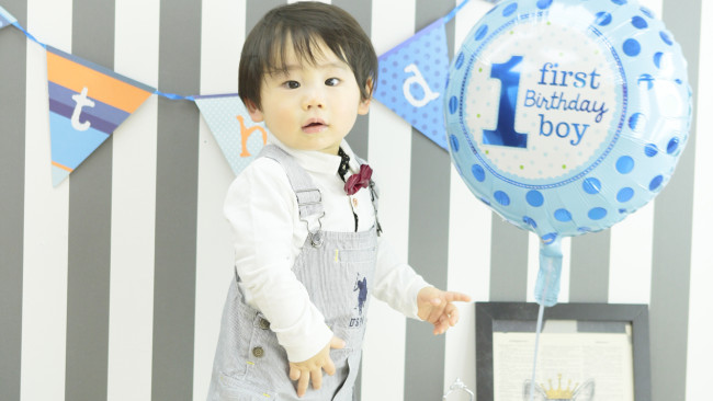 《ファーストバースデー、何をする？》先輩ママの1歳のバースデーレポート♡ 子どもも大人も楽しめる誕生日会にするには？