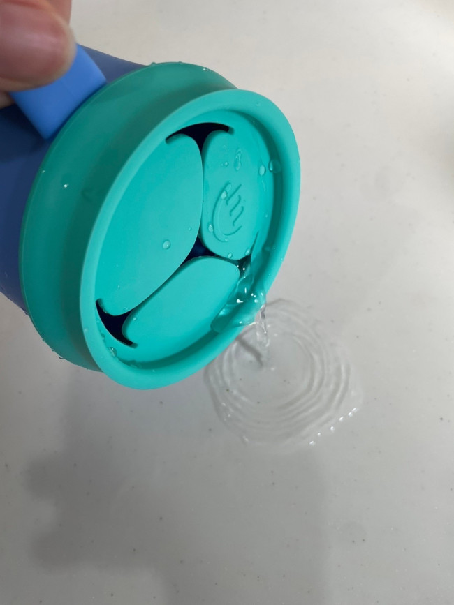 カップの蓋はレンジ調理の際にラップ代わりに使えて、ちょうど良い湯切りとしても