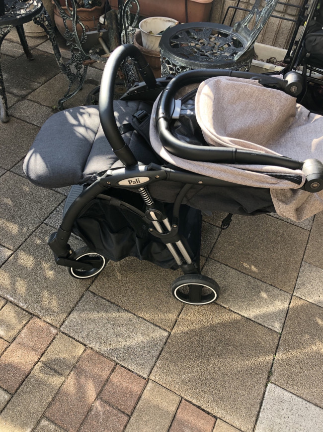 シート側に倒すと、あとは自動で自立します！ 動画で伝えられないのが残念！