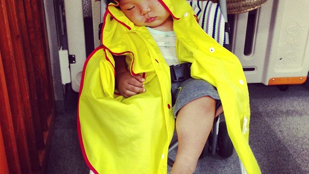 《今日、何着せる？》 梅雨&夏前のビミョ〜な時期、ベビー&キッズの月齢別・着こなし術