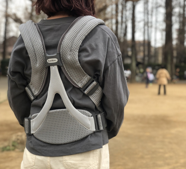 腰のサポートパッドがものすごく良い！ ママの身体が疲れない抱っこひもは、MOVEがダントツなのでは？