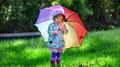 雨の日こそ、楽しく歩こう♪　子どもが喜ぶレイングッズの選び方って？