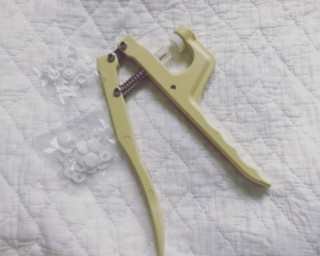スナップボタンを付ければ完成！ マジックテープで代用でも◎