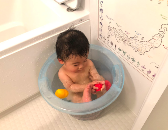 柔らかくって持ちやすい。にぎにぎしたり、かみかみしたりして集中して遊んでいます