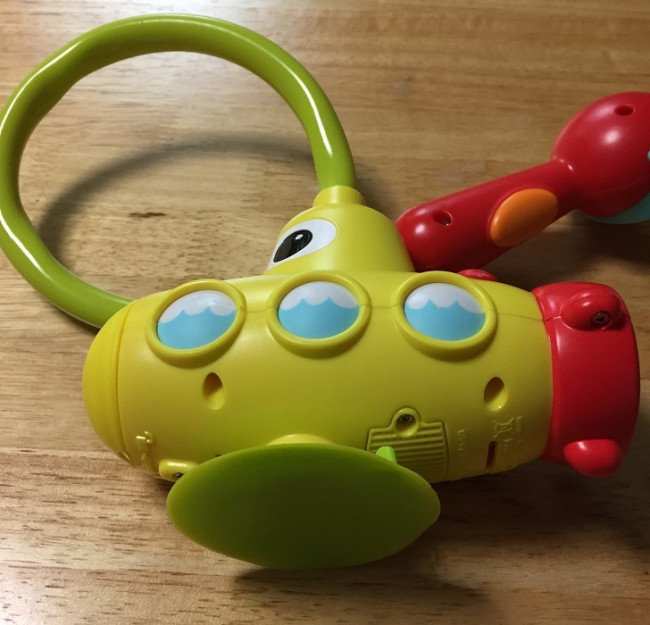 遊んでいる途中で電池が露出することはありません