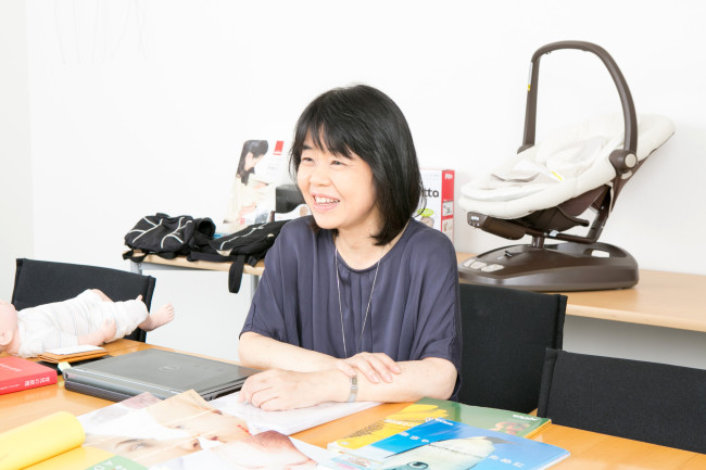 やさしい河崎さんの笑顔から、赤ちゃんのためのものづくりに対する熱い想いが溢れてきます