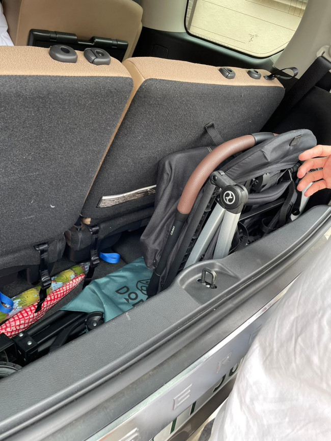 車内のトランクでは、こんな隙間にも入ります