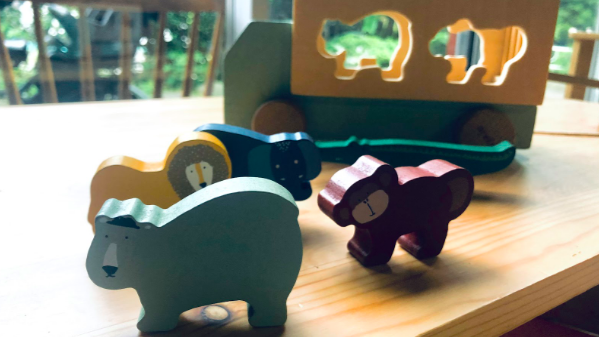 《1歳半から！》知育玩具の入門編でおすすめ♪ ベルギー発の癒し系ウッドトイで遊んでみました
