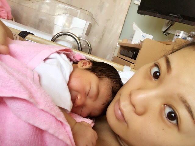新生児ってなんともいえない究極の可愛さ…！　写真を見返すと、この時にタイムスリップしたくなります