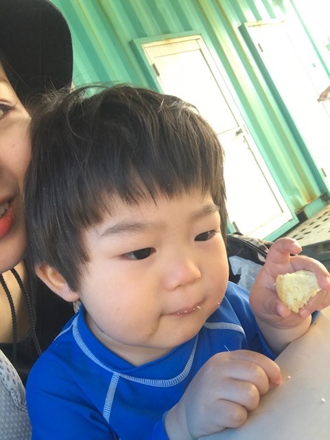 このお店もレンタルやシャワーをやっているみたい。近くに他のショップや飲食店も