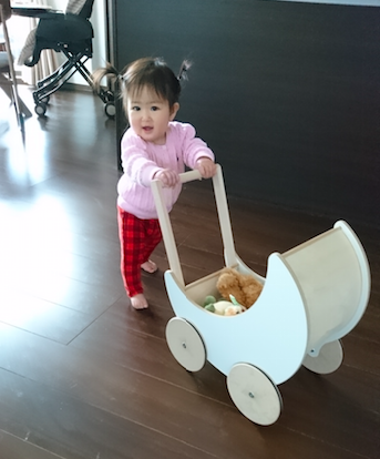 タイヤの滑りもちょうどよく、子どもの押す力で適度に進みます