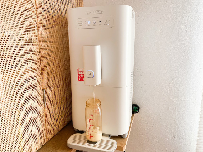 すぐに適温のお湯や水が出てくるなんて幸せ！　ボタン式のものを選べば調乳もしやすいです