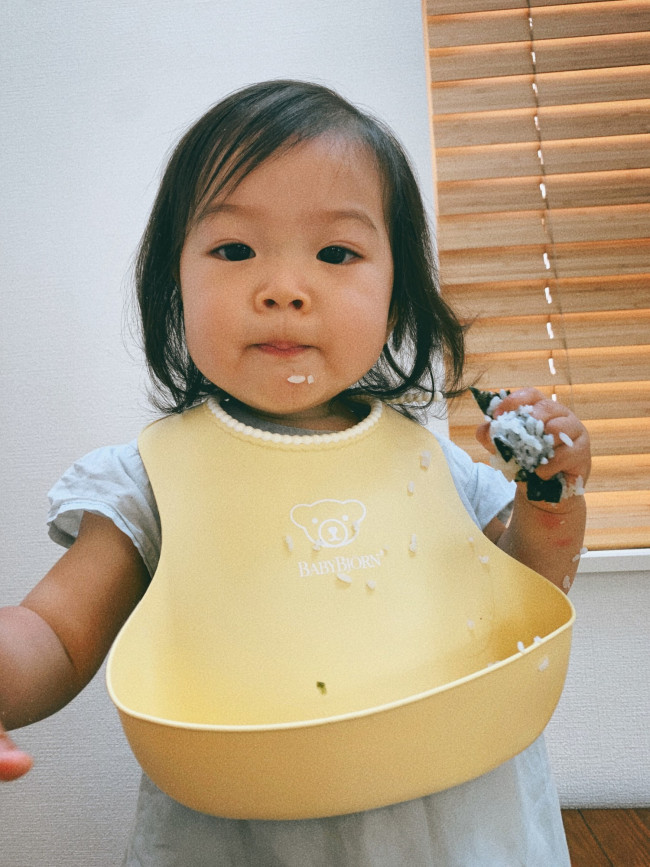 ちなみに、普通のおにぎりを渡すとお米だらけになります（笑）