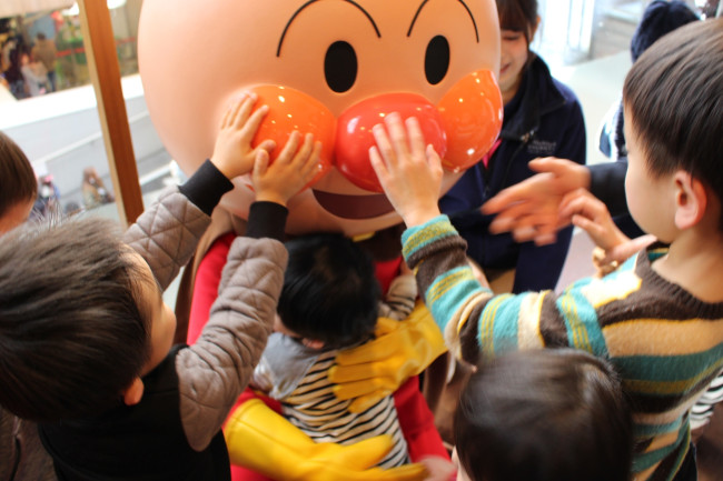 アンパンマンは大大大人気！ こどもたちも大興奮です