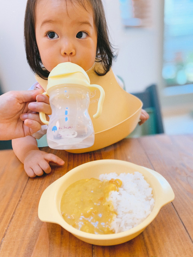 食事中ももちろんシッピーカップ。ここでも、他のマグと比べて優秀ポイントが！
