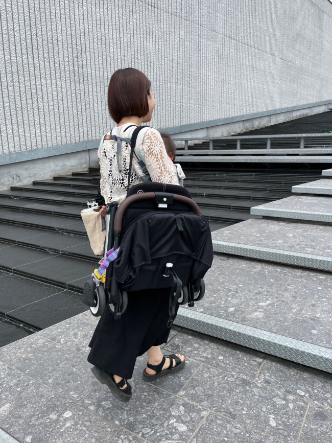 こんな感じで肩掛けしての持ち運びができるように！