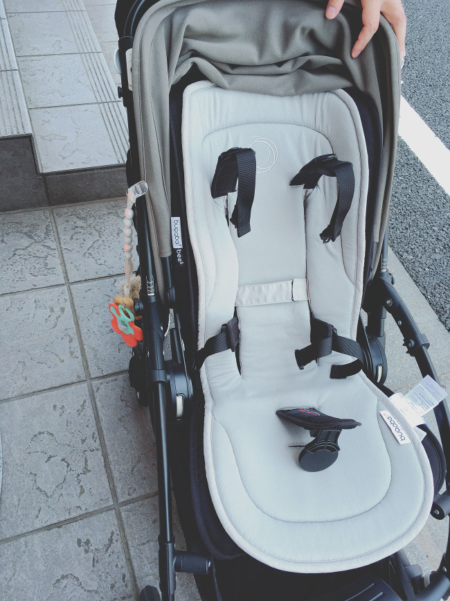 こちらがシートライナー。さらりとした触り心地の、涼感シートです
