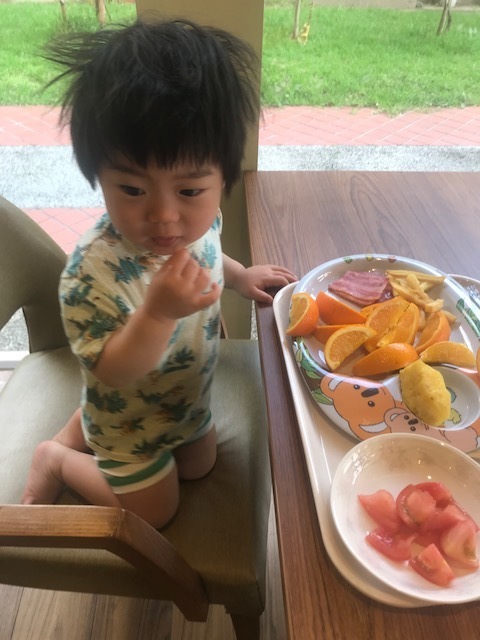 オレンジさえあれば大人しくしていてくれることがこの旅で判明しました。笑