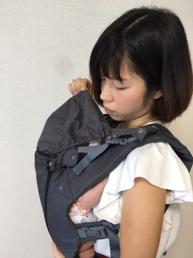 フードが出てくるので、日差しや風よけなどに