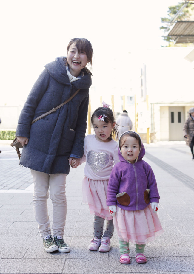 中谷さやさん・あゆりちゃん（4歳）・ゆいかちゃん（2歳）