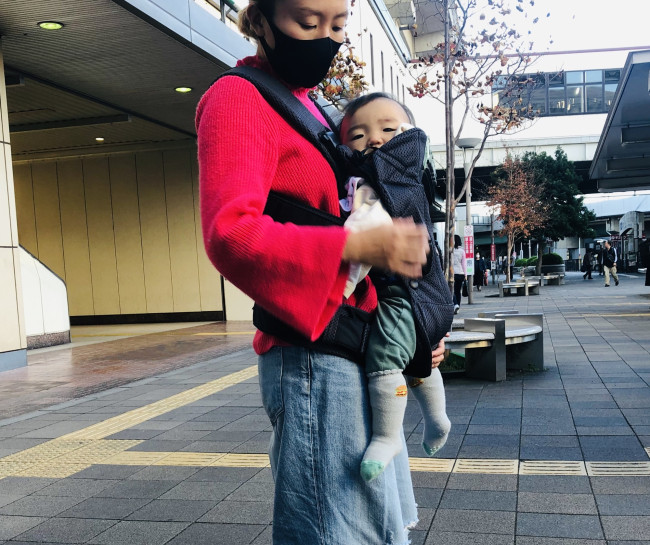 普段は使い慣れているムーブ、おんぶが必要な時はワンカイエアーと、実に贅沢なビョルンの使い分け中です