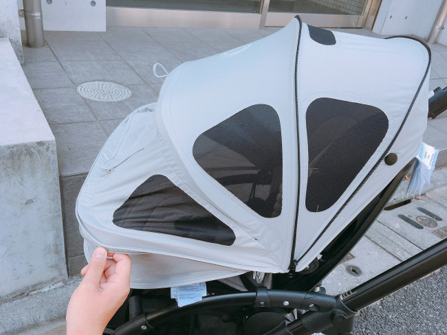 こちらが夏用のブリージーサンキャノピー。通気性のよい窓がついています