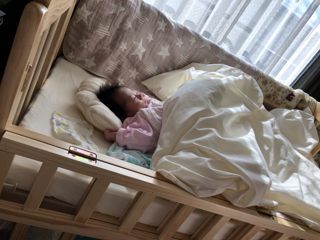 居場所があるって安心♪ 退院後から、赤ちゃんの定位置です