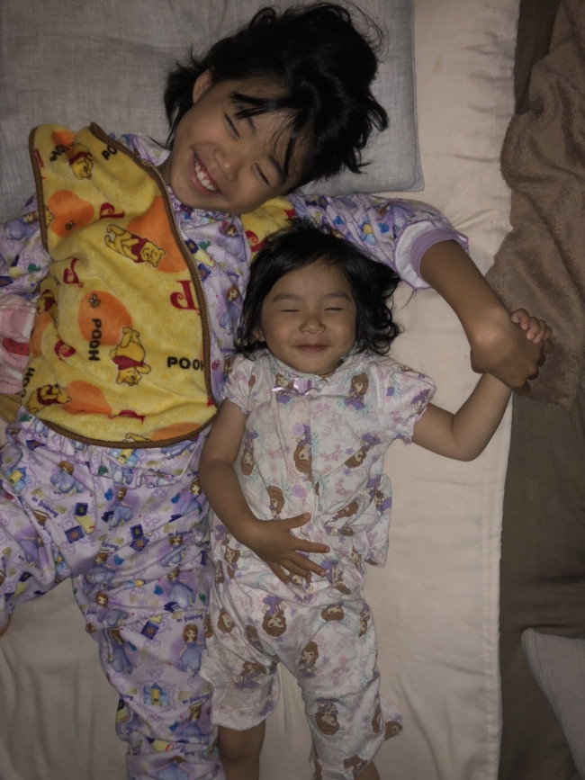 寝ずにゴロゴロとしている時間だって、子どもにとったら楽しいもの！