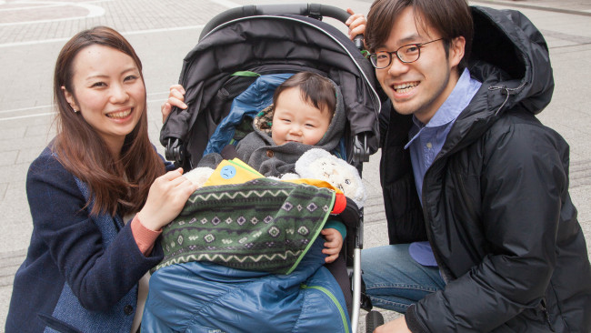 【family snap!】お出かけ時は、お気に入りのおもちゃでご機嫌♪