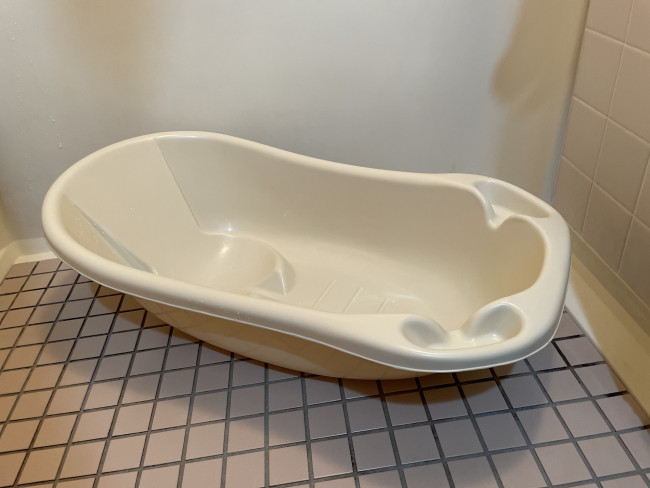 処分するか迷って保管しておいてよかった！ 沐浴期間は短いですが、必需品です