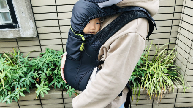 《冬こそボバAir！》コートの季節にぴったりの、コンパクト抱っこひも大活躍中♪