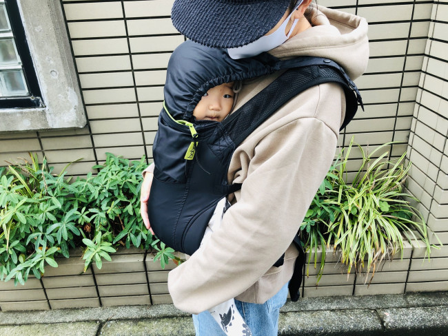 より密着度がアップし、ママとくっついてあったかそう♡