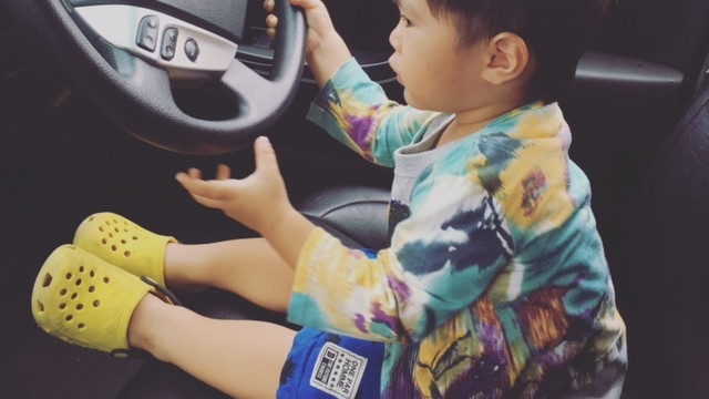 《車でのお出かけって、何持っていく？》車に常備していると安心なアイテム&子どもが飽きたときの対策って？