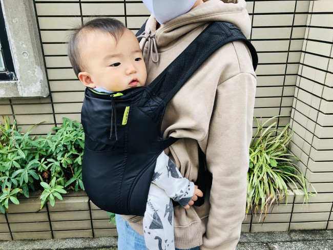 軽いのはもちろん、生地も最薄なのでは？ 心地よく、ぺとりと密着できます