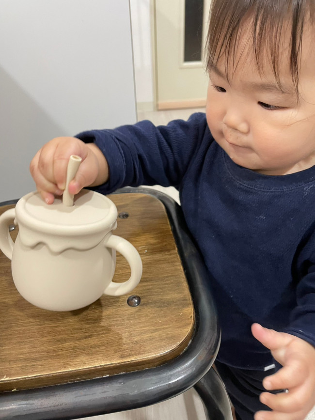 ストローは、引っ張っても簡単に抜けることはありません