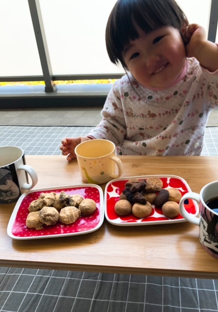 完成したクッキーでベランダピクニック！ 親子でのクッキングはいいことばかり♡
