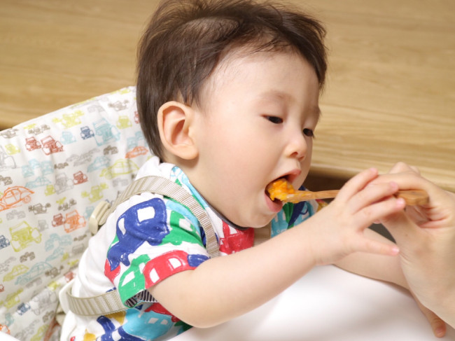 大きな口を開けて食べる姿を見ると、もっと美味しいものを食べさせてあげたいと思いますよね♡