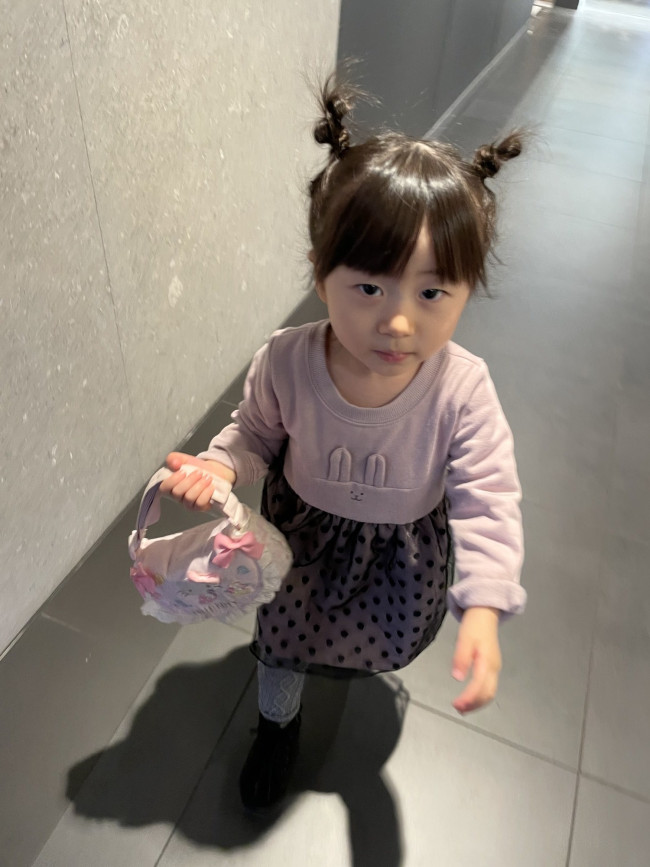 ベルトが調節できるものだと、子どもも持ちやすくて◎ こちらはハンドバッグのようになるように縫い付け