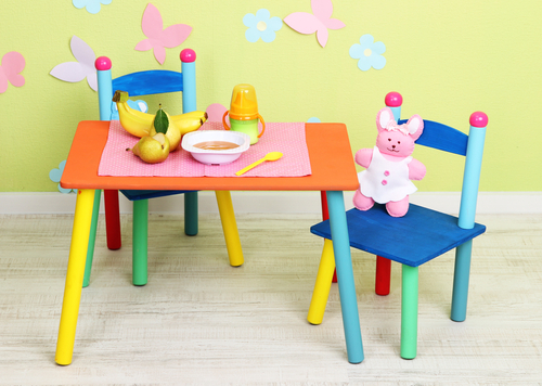 昔から親しみのある子供イス♪　小さくってかわいいですよね