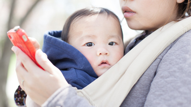 《年末年始》ベビーとのおでかけに必携！　無料で便利なママ向けスマホアプリ集