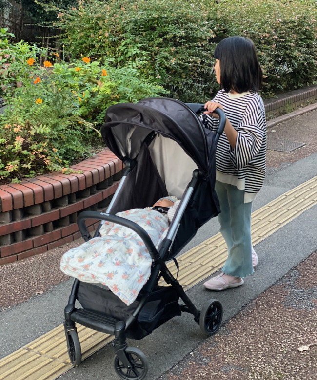 いつも頼りになる９歳の長女も「前のベビーカーよりずっと押しやすいねー」と大絶賛☆