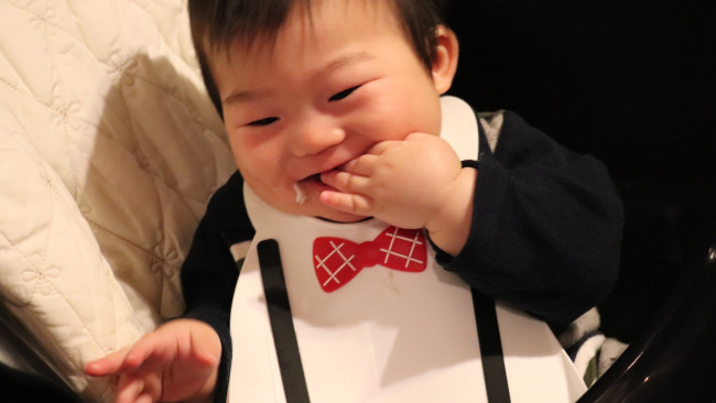 【お出かけ時の離乳食どうしてる？】持参？取り分け？キッズメニュー？ 初期から後期まで、外食時におすすめの離乳食&必須アイテム