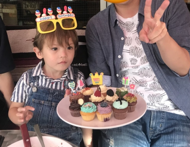 デザートは、カラフルで可愛いカップケーキ♡