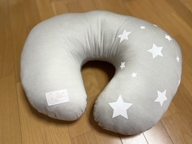 授乳も毎日のことなので、新品のクッションで気分を一新