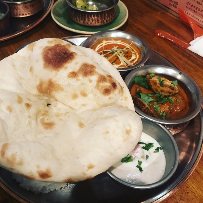並んでるし狭い有名カレー屋さんは子連れではしばらく無理、と思って行っておきました！ ラーメンも食べ納め！