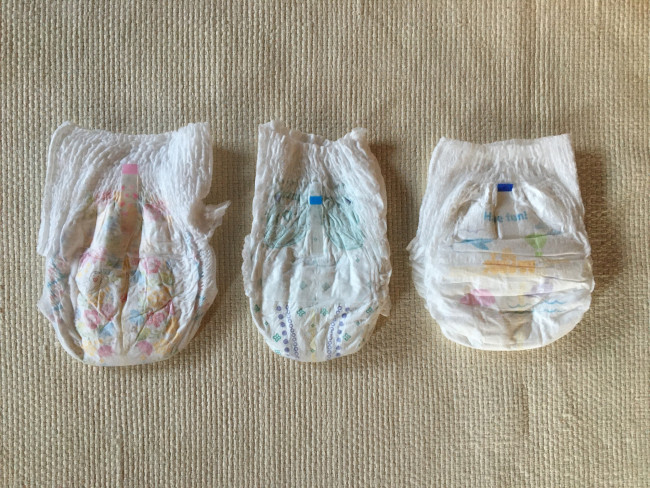 後ろ側。まるめるテープの場所や仕様はほぼ一緒です