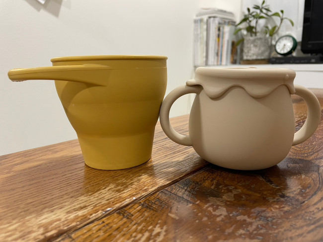 左がマカロンベビーのスナックカップ。右が新作のマカロンポットです