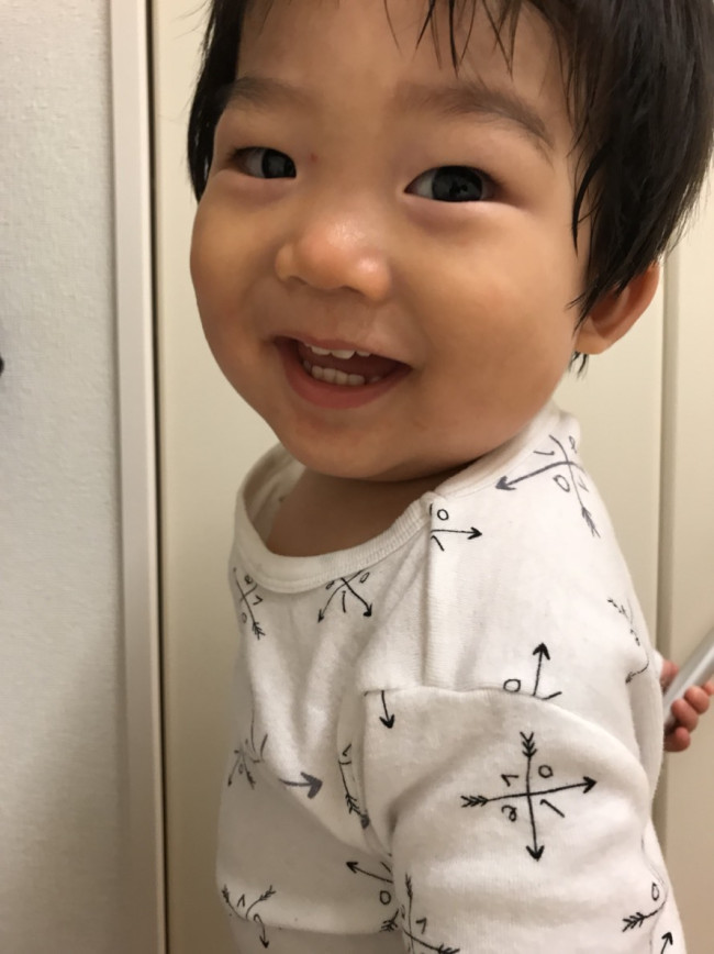 着心地の良さ抜群。はじめてのパジャマにニコニコな息子！